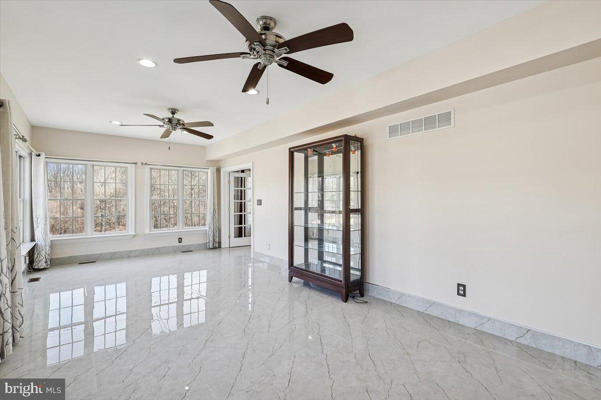 FALLS CREST - Residential