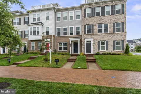 1690 DUNNINGTON PLACE DUMFRIES VA 22026