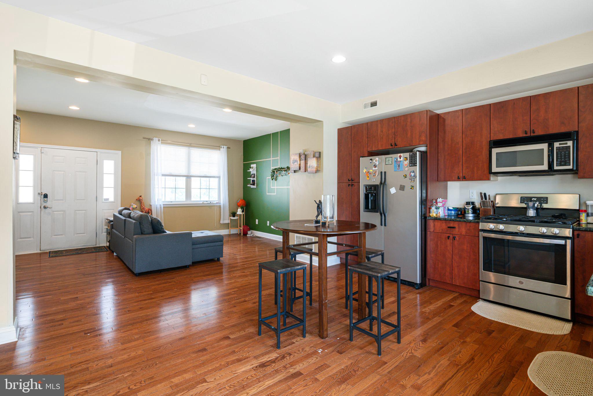 POPLAR - Residential Lease