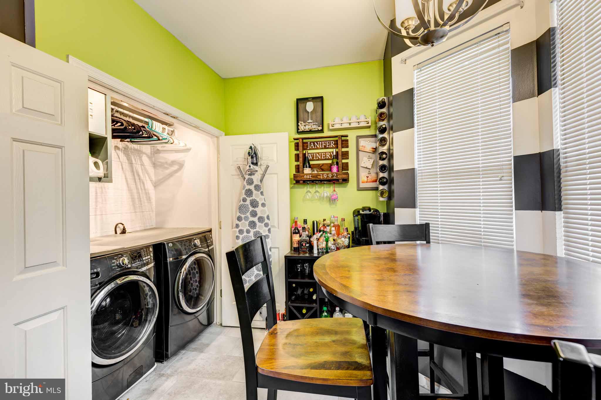 HOLLINGTON AT THE POINTE - Residential