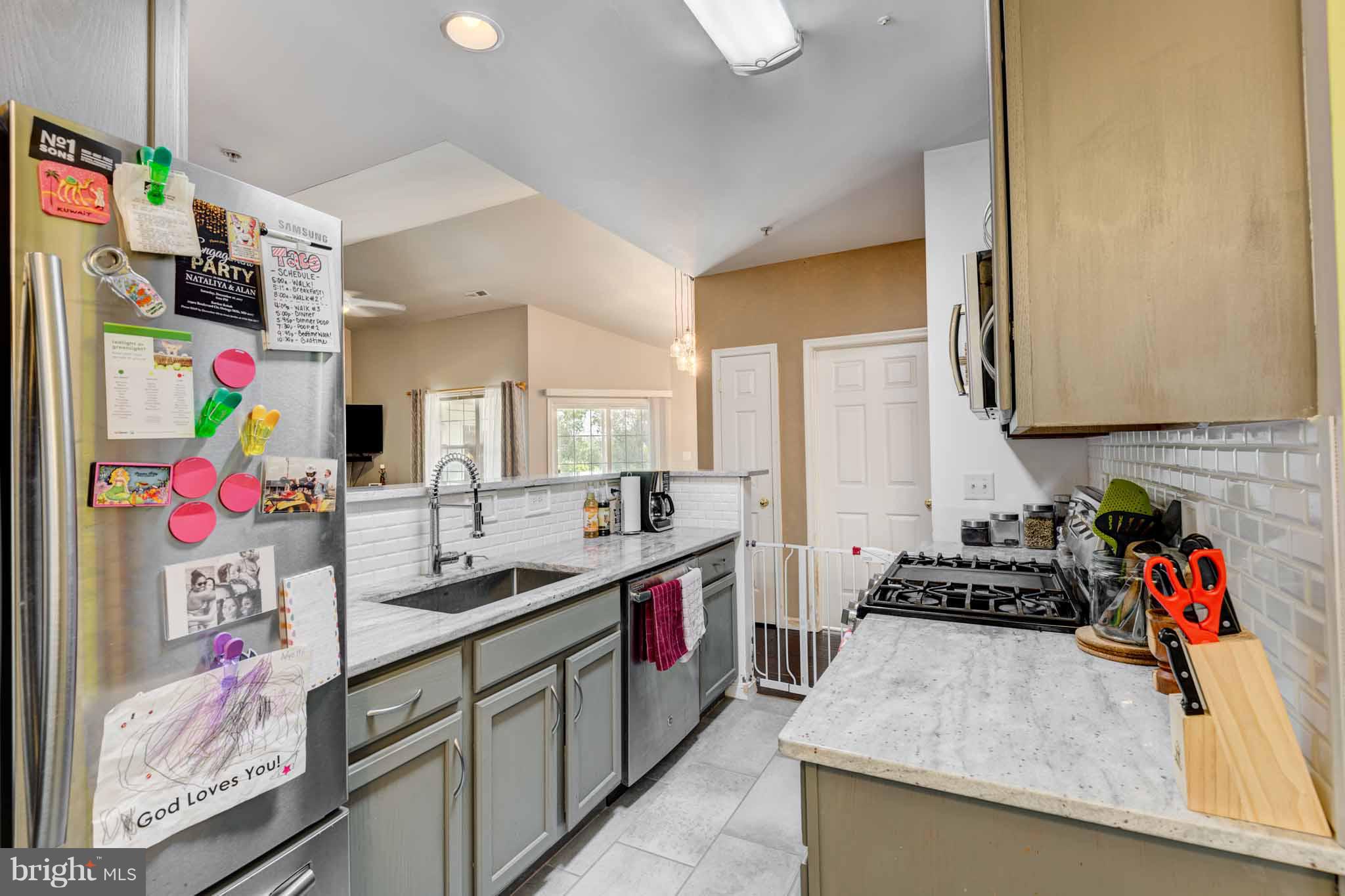 HOLLINGTON AT THE POINTE - Residential