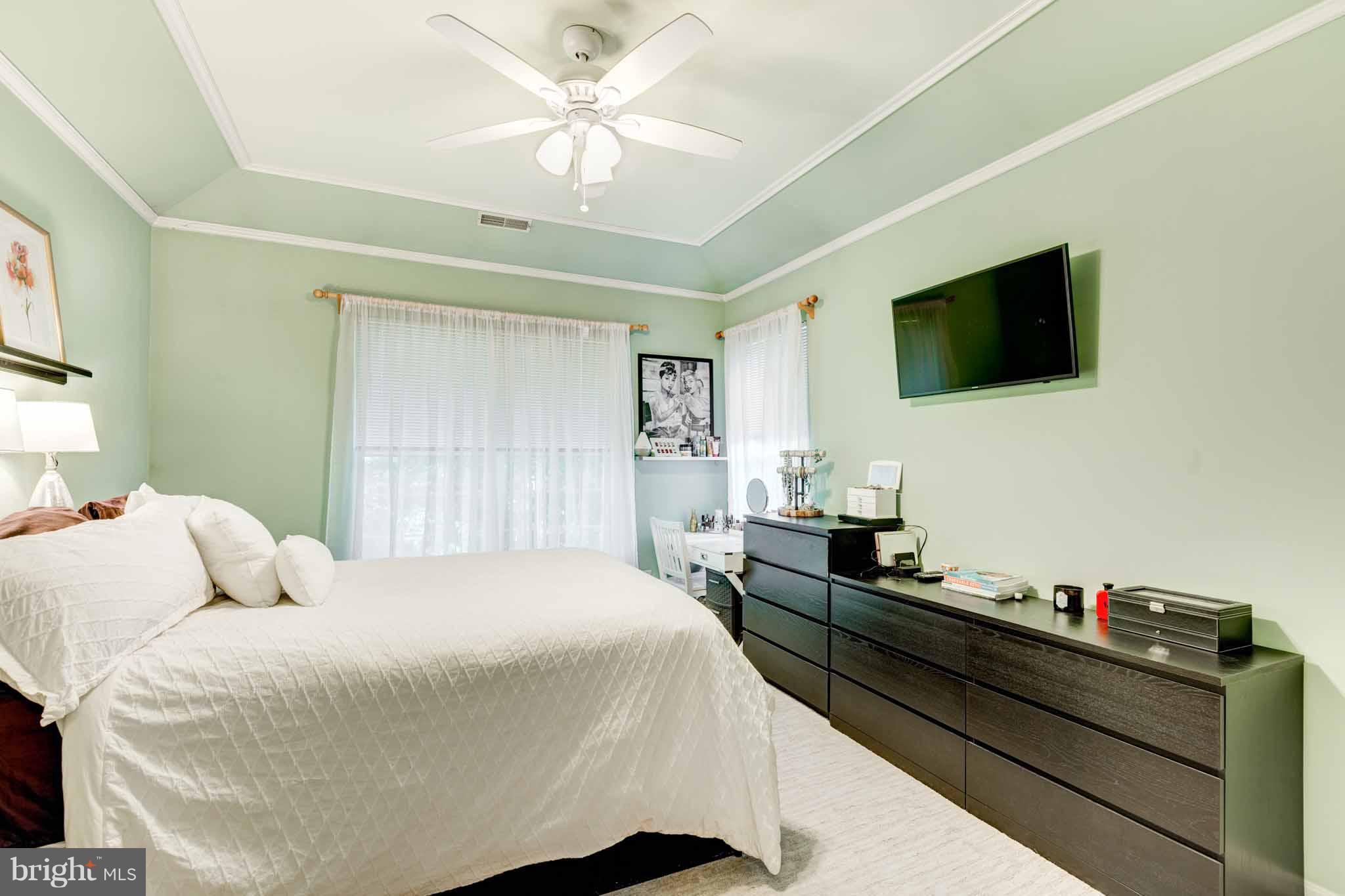 HOLLINGTON AT THE POINTE - Residential