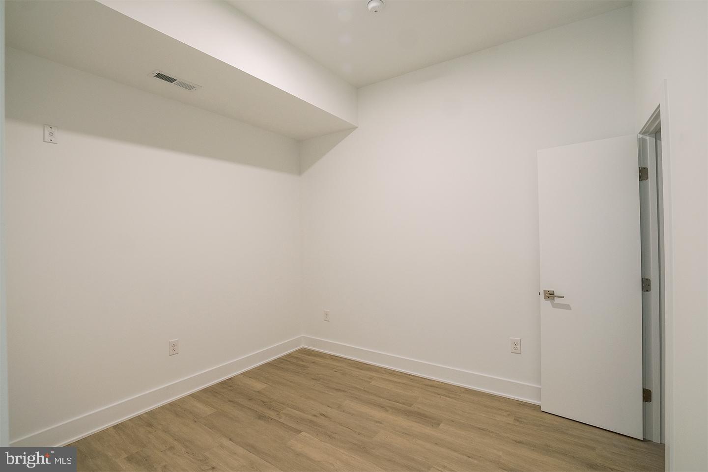 2201 WASHINGTON AVENUE UNIT 210