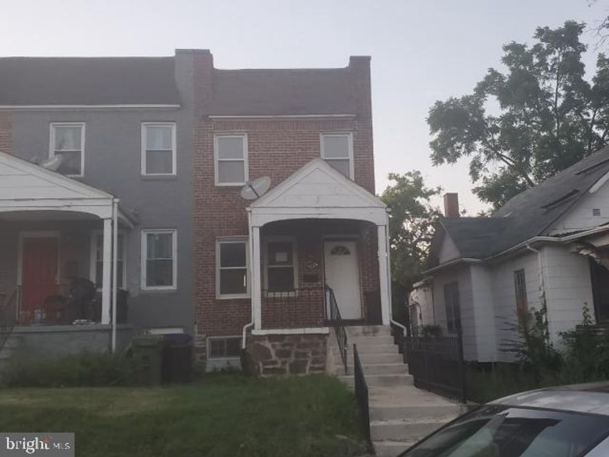 Lovely home just hit the market in Clayborn neighborhood of Baltimore.  This home features spacious floor plan and great exterior space for entertaining.   Close to major routes retail and dining.