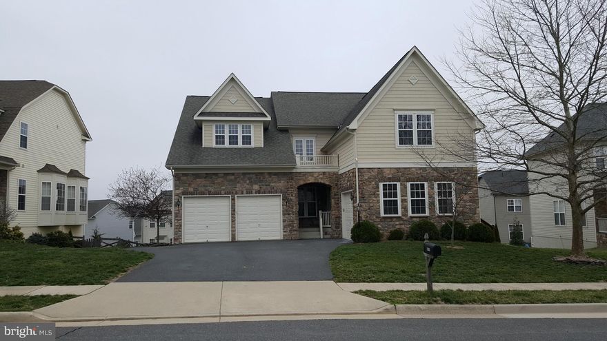 ELEGANT OPEN FLOOR PLAN THAT SHOWS LIKE NEW. BEAUTIFULL HARDWOOD FLOOR, CHERRY CABINETS IN KITCHEN-GRANITE COUNTERS-BUTLERS PANTRY, FAM RM W/GAS FP, LIV RM, SEP DIIN RM, OFFICE, 3 CAR GARAGE. BEDROOM AND FULL BATH IN FINISHED WALK-OUT BASEMENT. GOOD CREDIT A MUST.