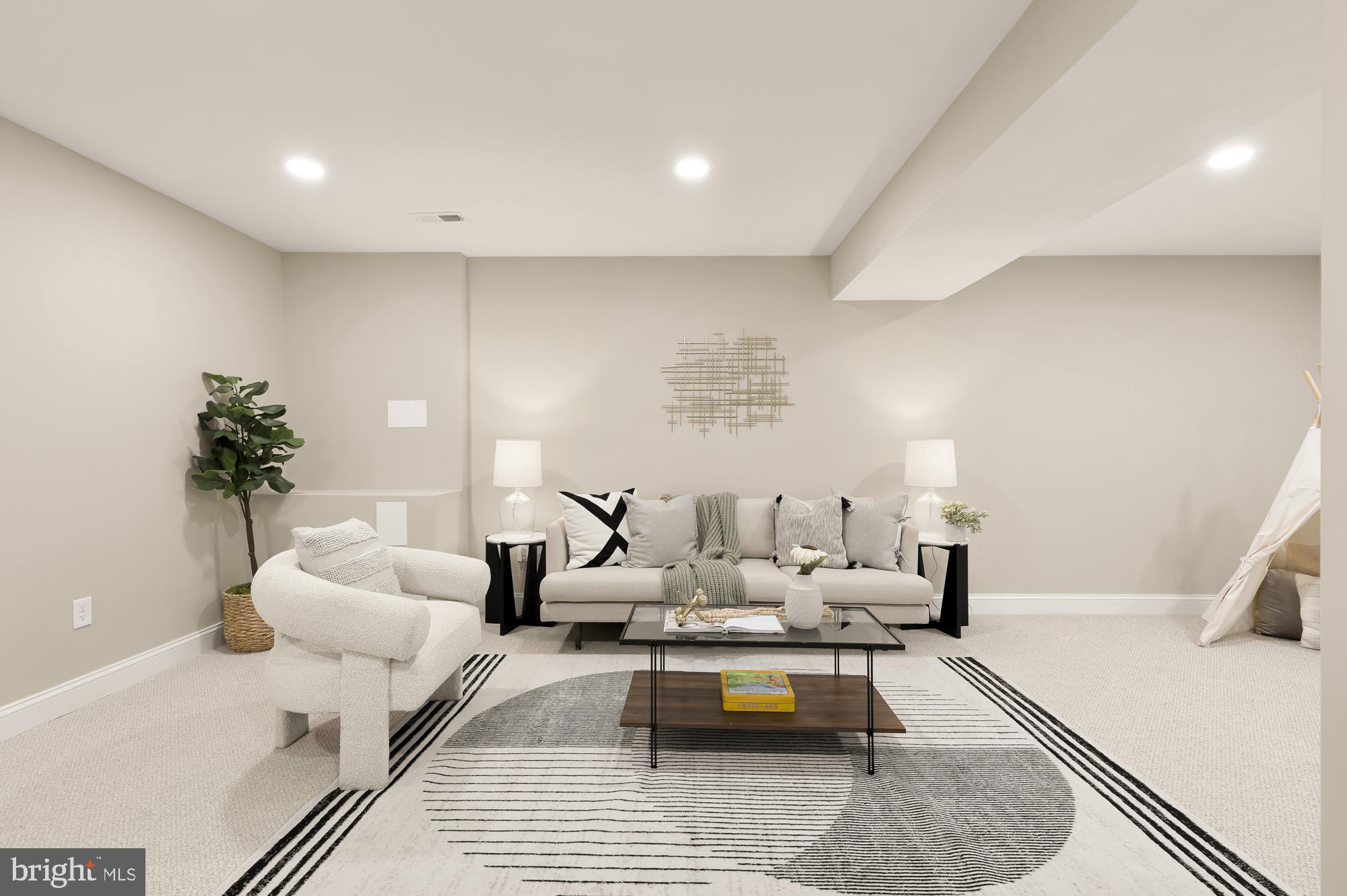 NEWINGTON WOODS WEST - Residential