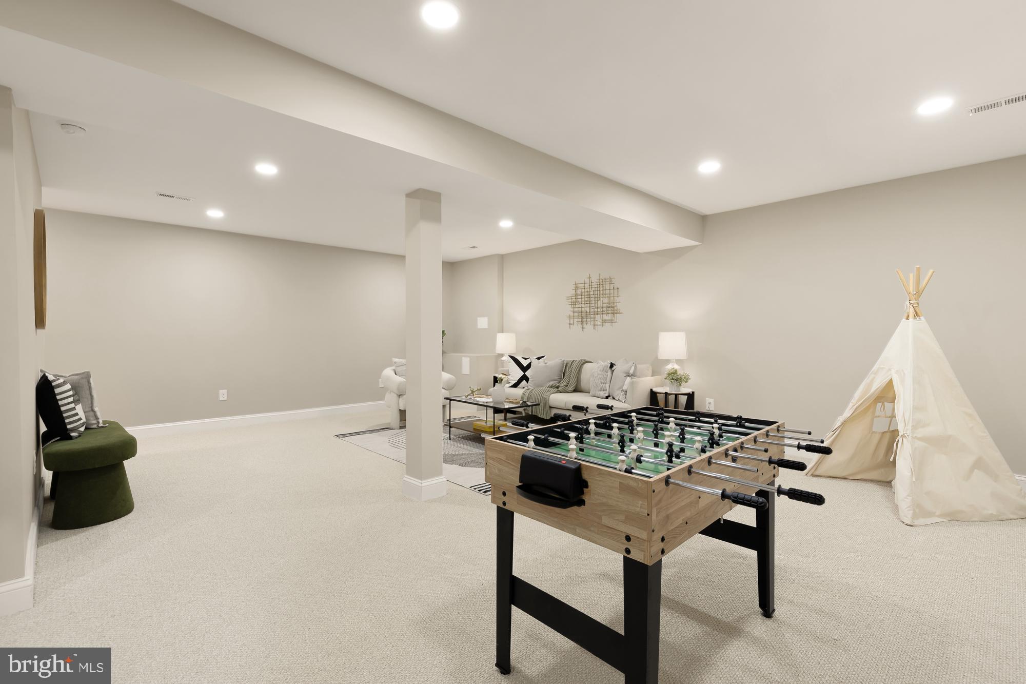 NEWINGTON WOODS WEST - Residential