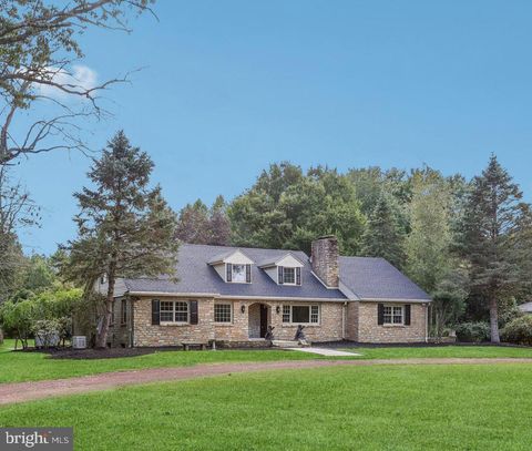 Photo of 611 River Rd, YARDLEY, PA 19067 (MLS # PABU2105128)