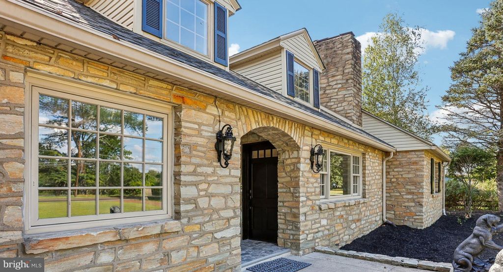 Photo of 611 River Rd, YARDLEY, PA 19067 (MLS # PABU2105128)
