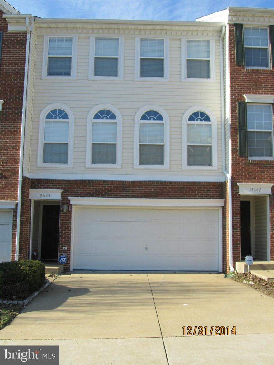 FABULOUS LIGHT FILLED TOWNHOME IN RIVERSIDE STATION*BUILT IN 2002**MASTER SUITE* 3 BDRMS/3.5BTHS TOTAL*SPACIOUS KIT W/ISLAND/FAMILY ROOM*FULLY FINISHED LL*FRENCH DOOR TO DECK AND PATIO/FENCEDREAR*2 CAR GARAGE*GREAT COMM. AMENITIES/POOL/CLUBHOUSE***CONVENIENT TO QUANTICO/FT. BELVOIR/DC*WALK TO THE VRE*****
