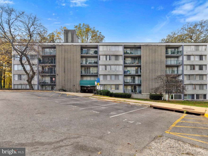 Nice condo, very well located. Close to transportation and 495. Close to University of Maryland and  Shopping Center. Assigned parking space #96 and there is also visitors parking. Close to Silver Spring and Takoma Park.