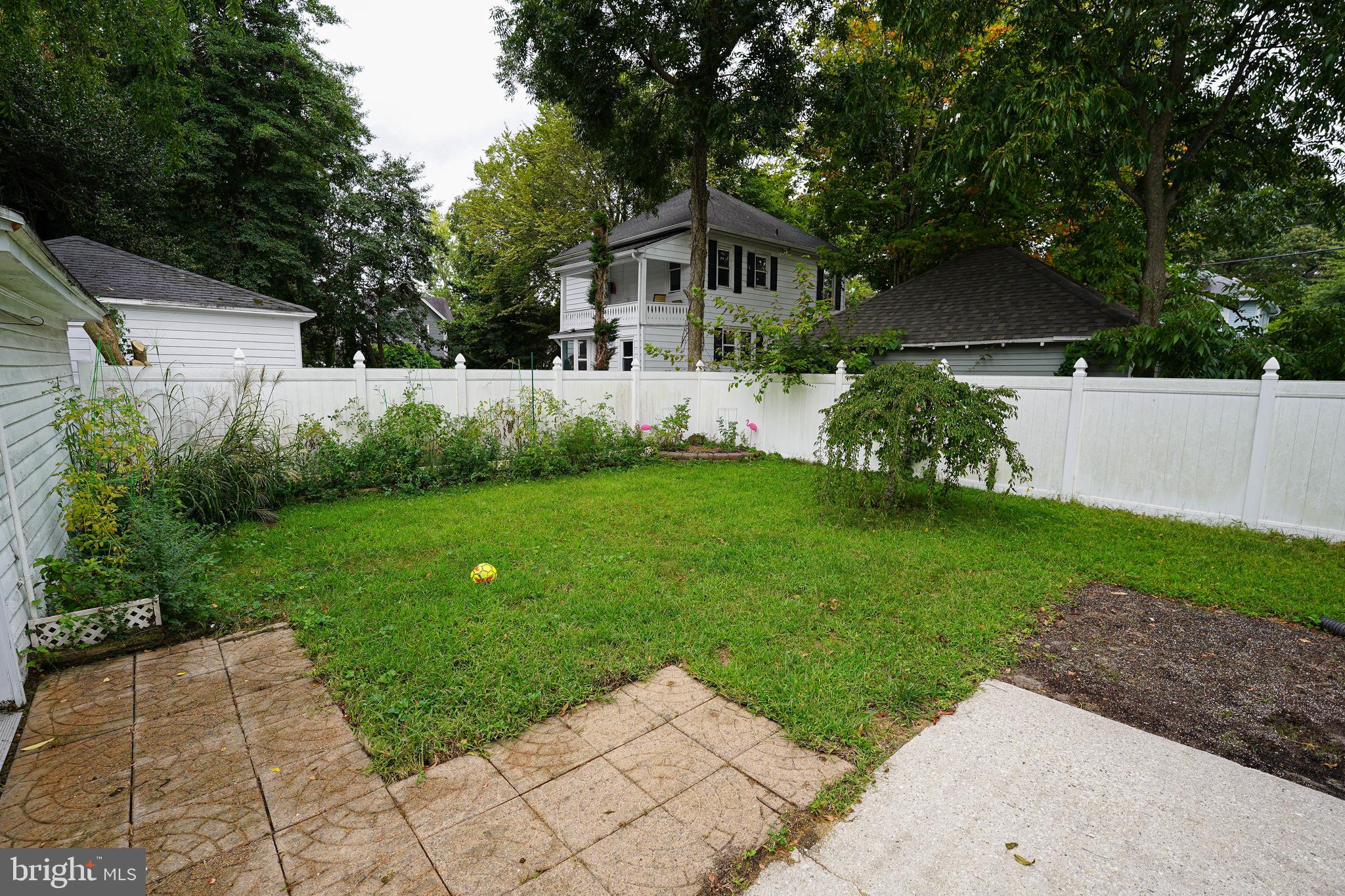 CAMDEN AVE. - Residential