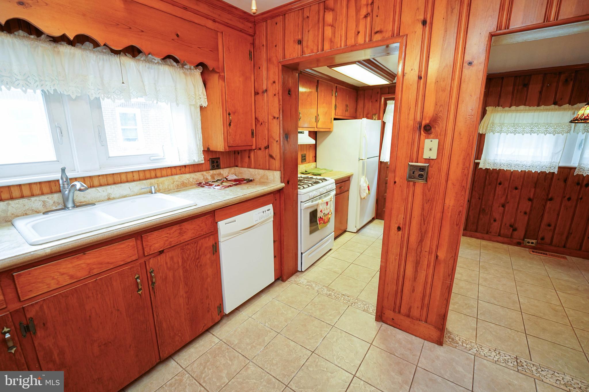 CAMDEN AVE. - Residential