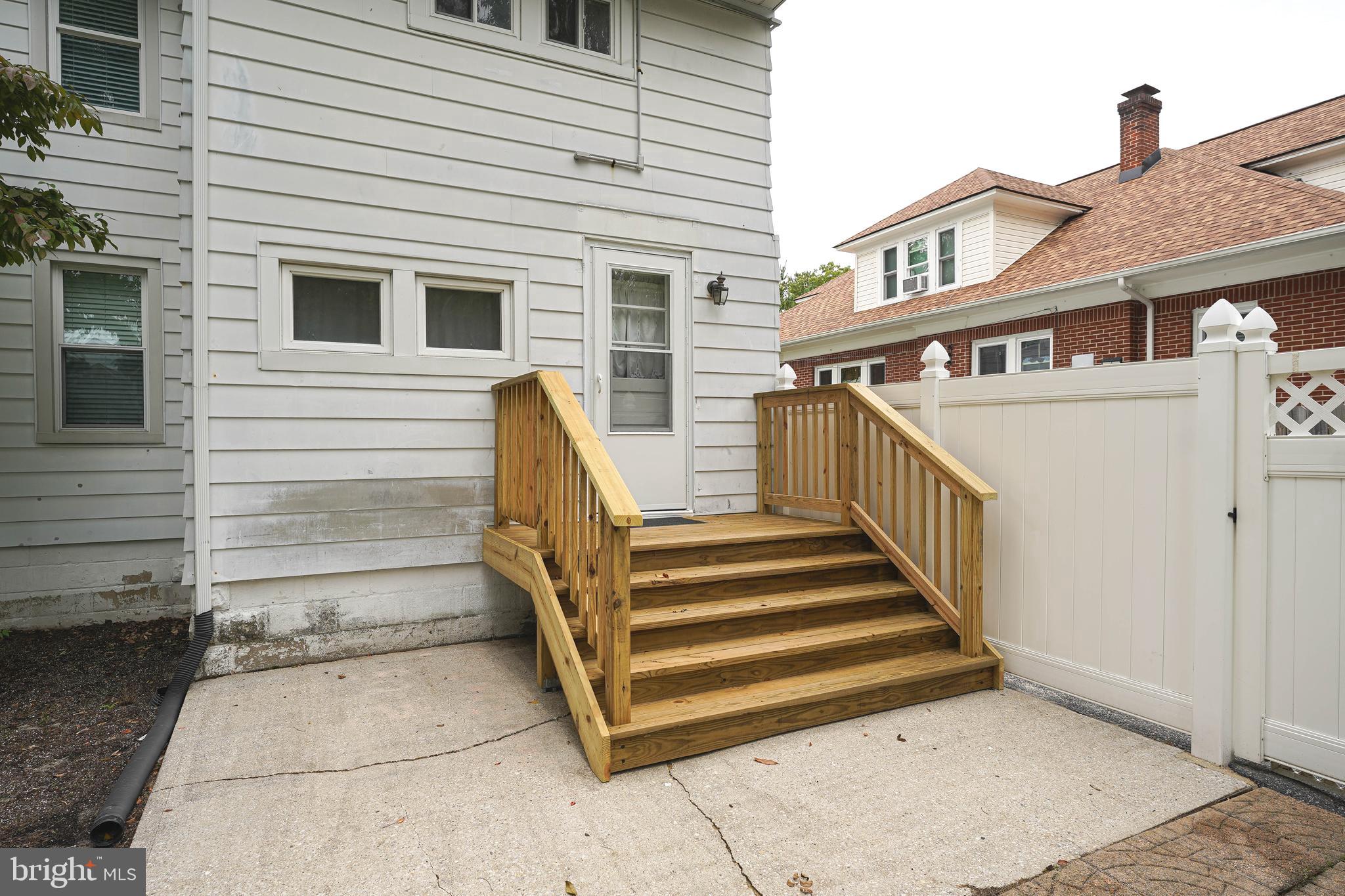 CAMDEN AVE. - Residential