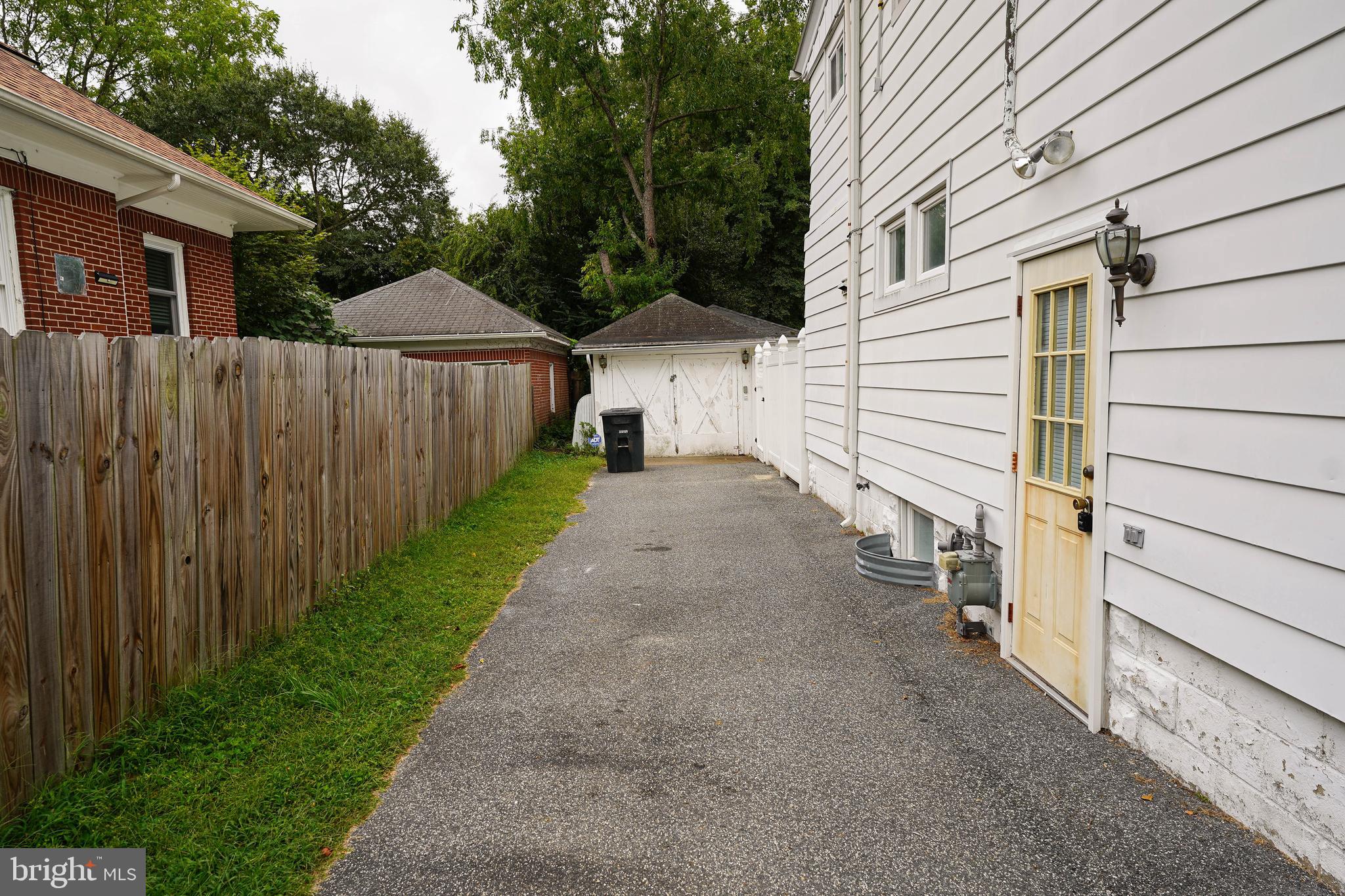 CAMDEN AVE. - Residential