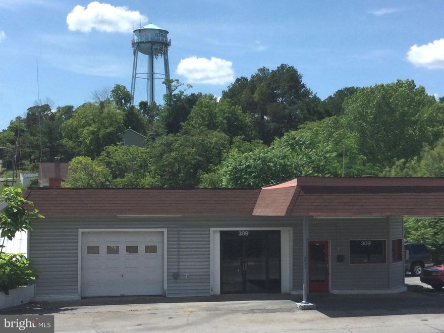 COMMERCIAL rental now available in Strasburg!  Open floor plan with 1684 square feet of open possibilities for you to use.  This property is within walking distance of downtown Strasburg and close to I-81, I-66, Rt. 11 and Rt.55.  Call me today to setup your own private viewing!