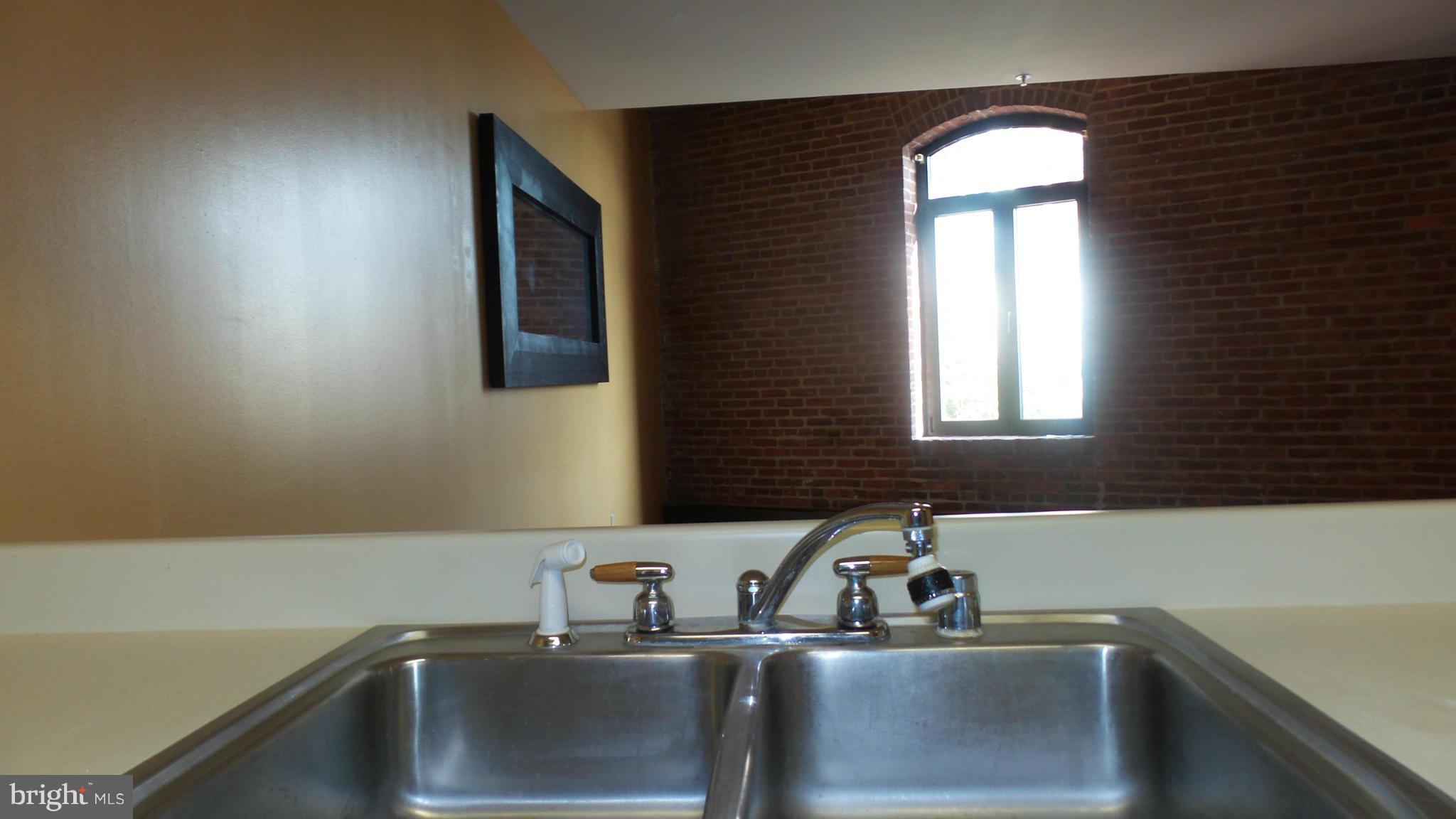 HENDERSON'S WHARF - Residential Lease