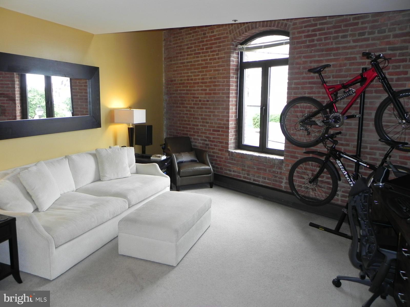 HENDERSON'S WHARF - Residential Lease