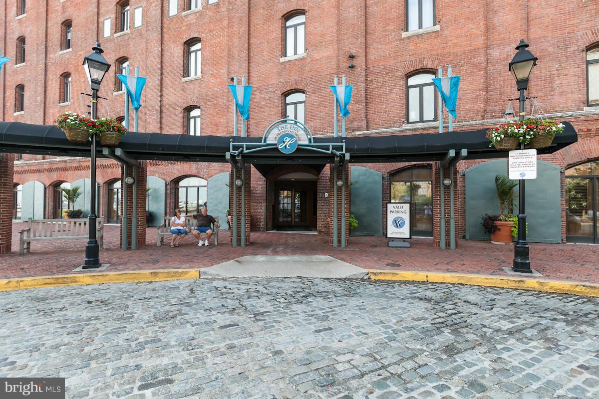 HENDERSON'S WHARF - Residential Lease