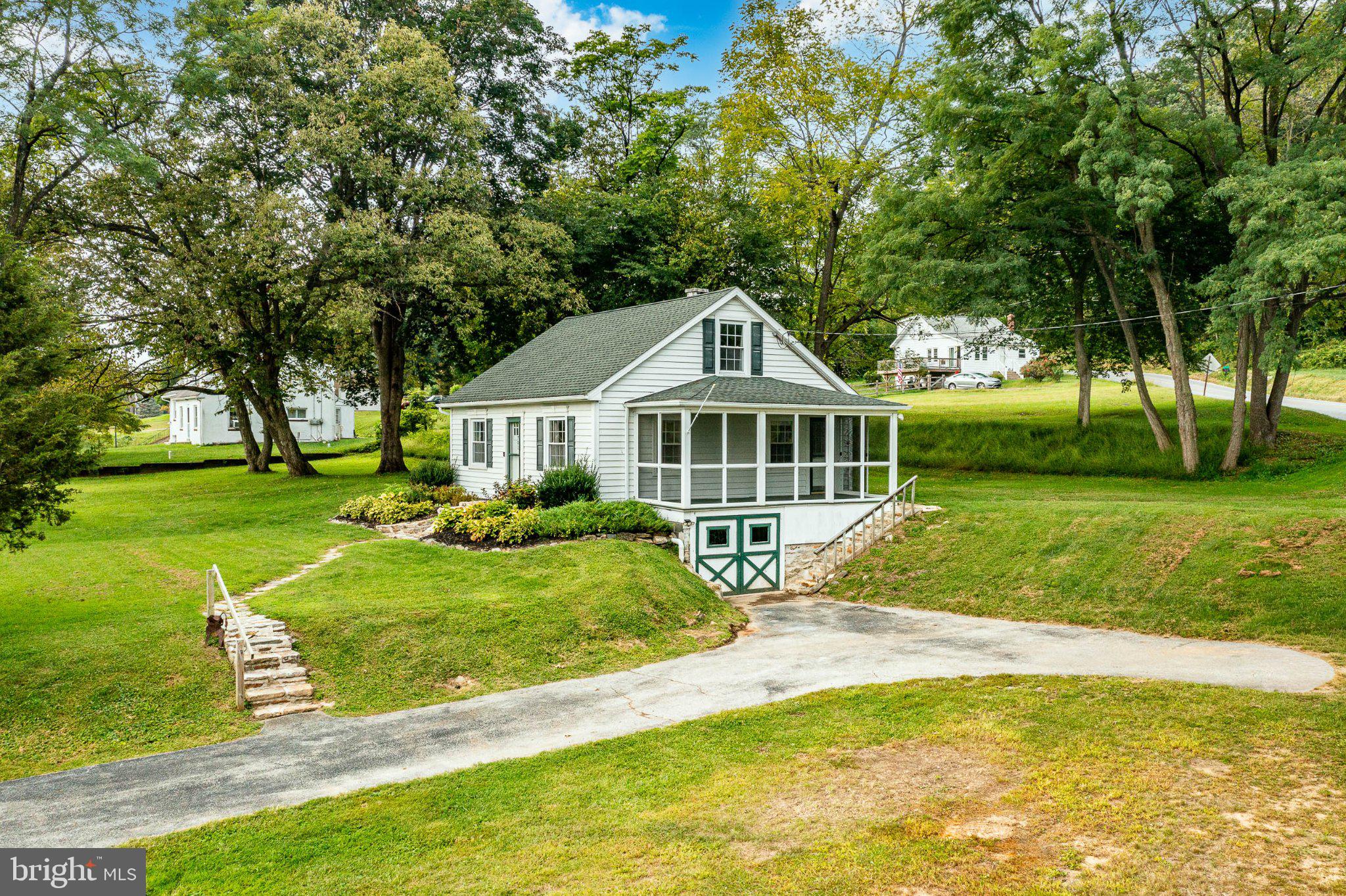 701 W KINGS HIGHWAY
