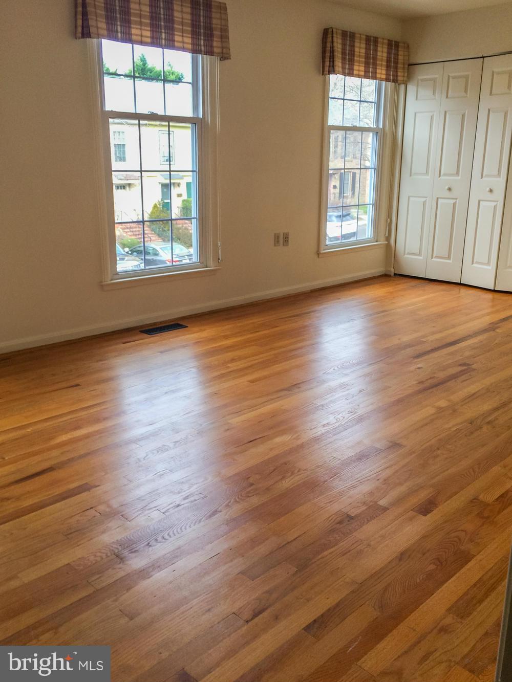 GEORGETOWN HOUSES - Residential Lease