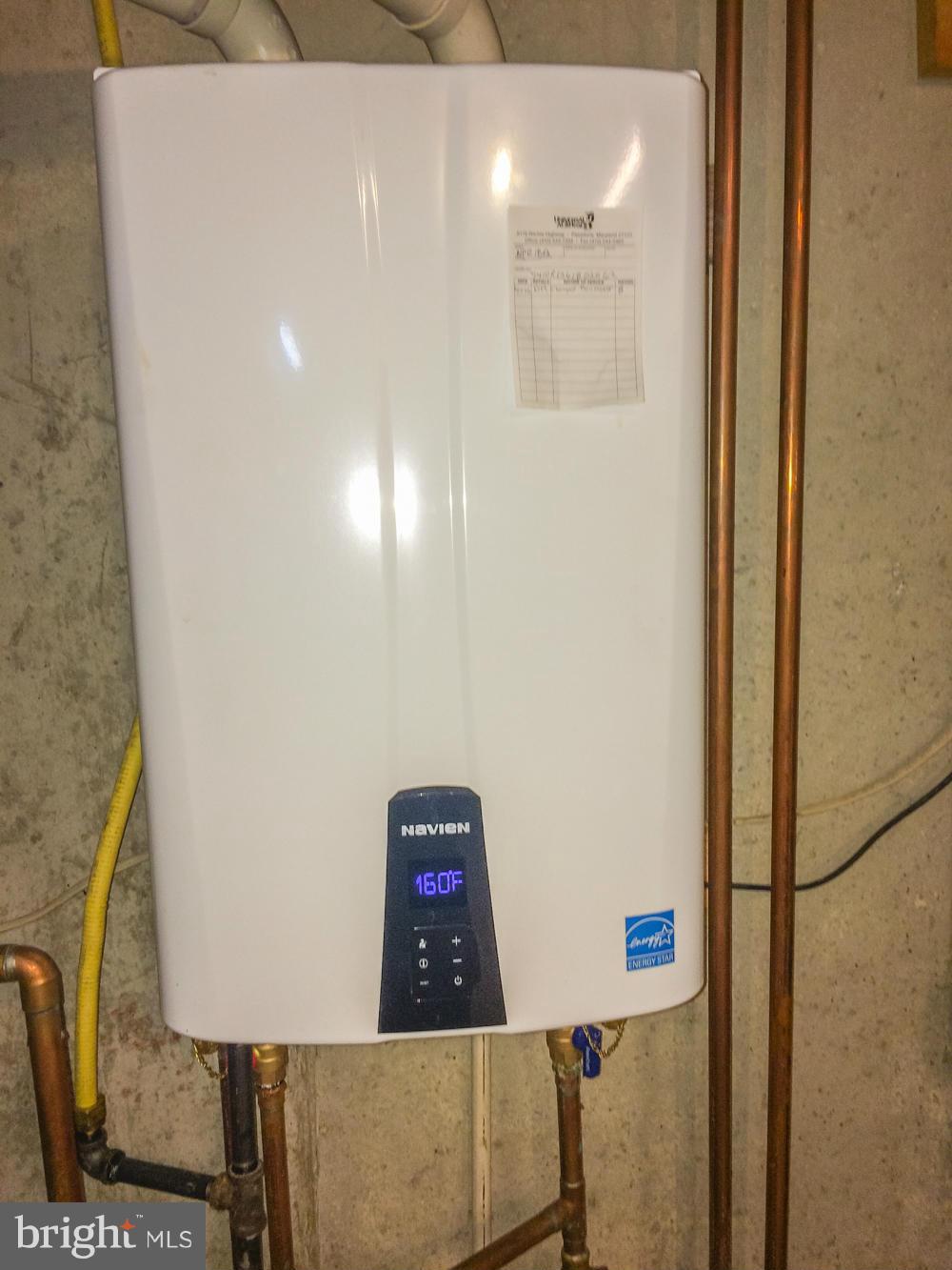 GEORGETOWN HOUSES - Residential Lease