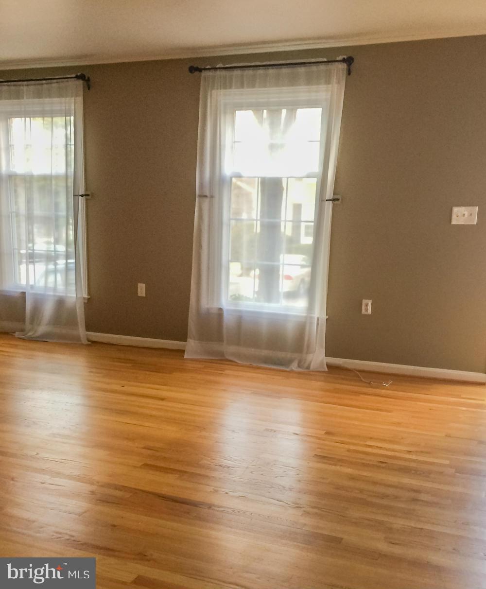 GEORGETOWN HOUSES - Residential Lease