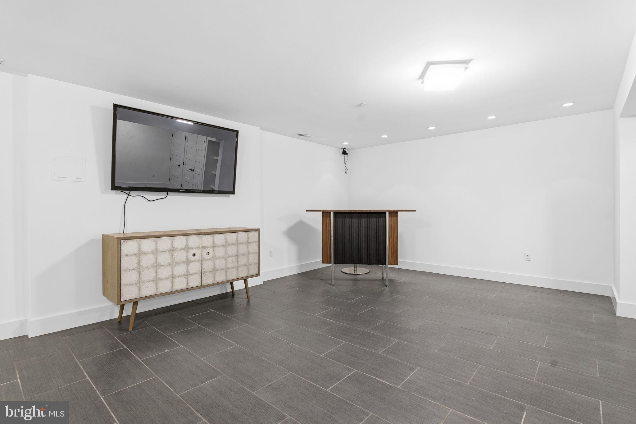 MURRAY HILL - Residential