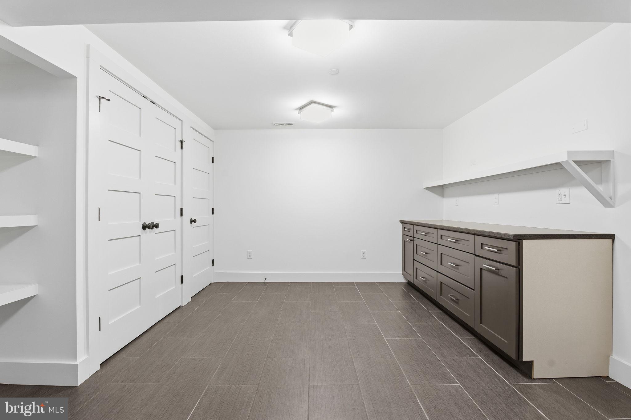 MURRAY HILL - Residential