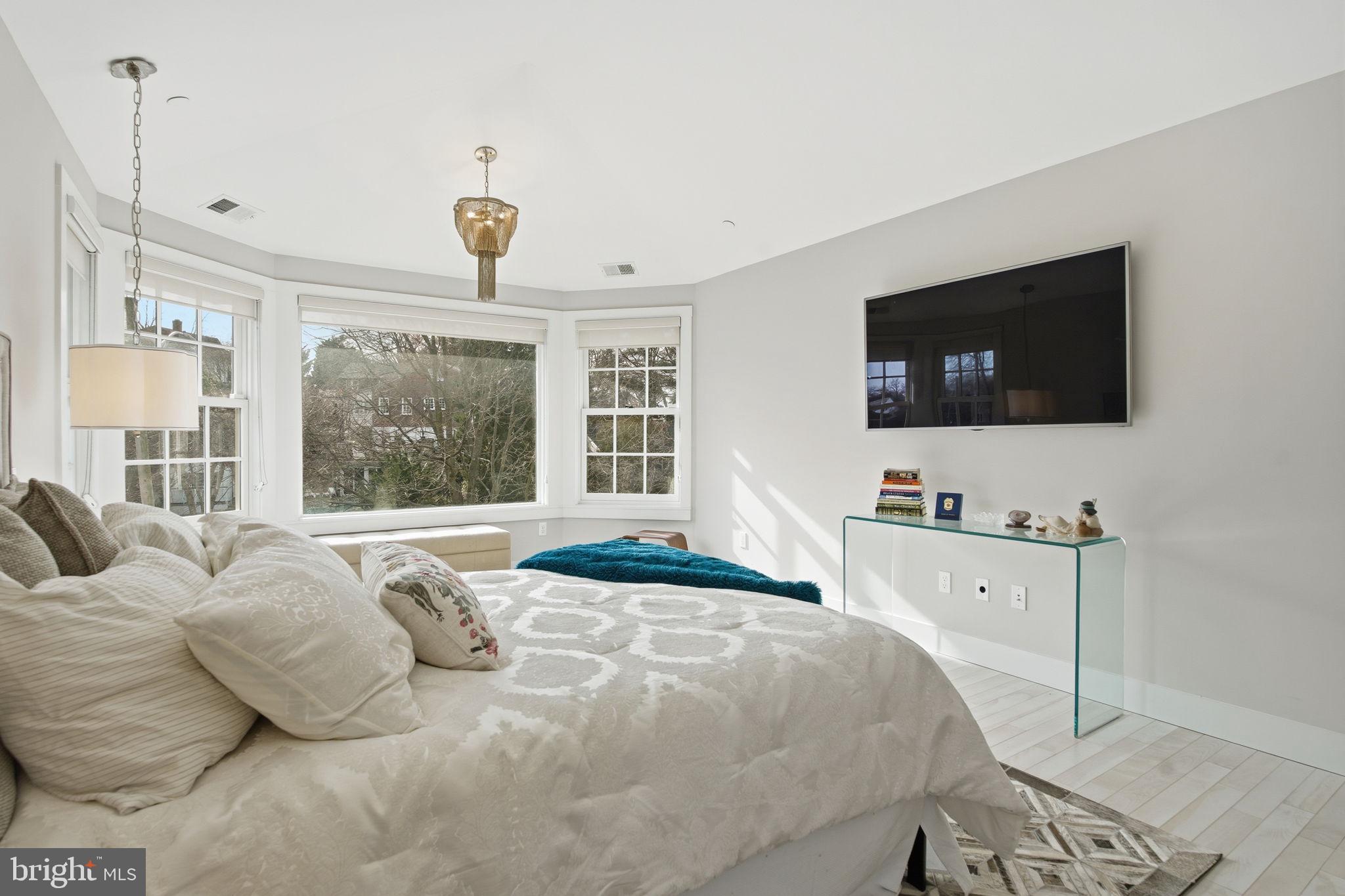 MURRAY HILL - Residential