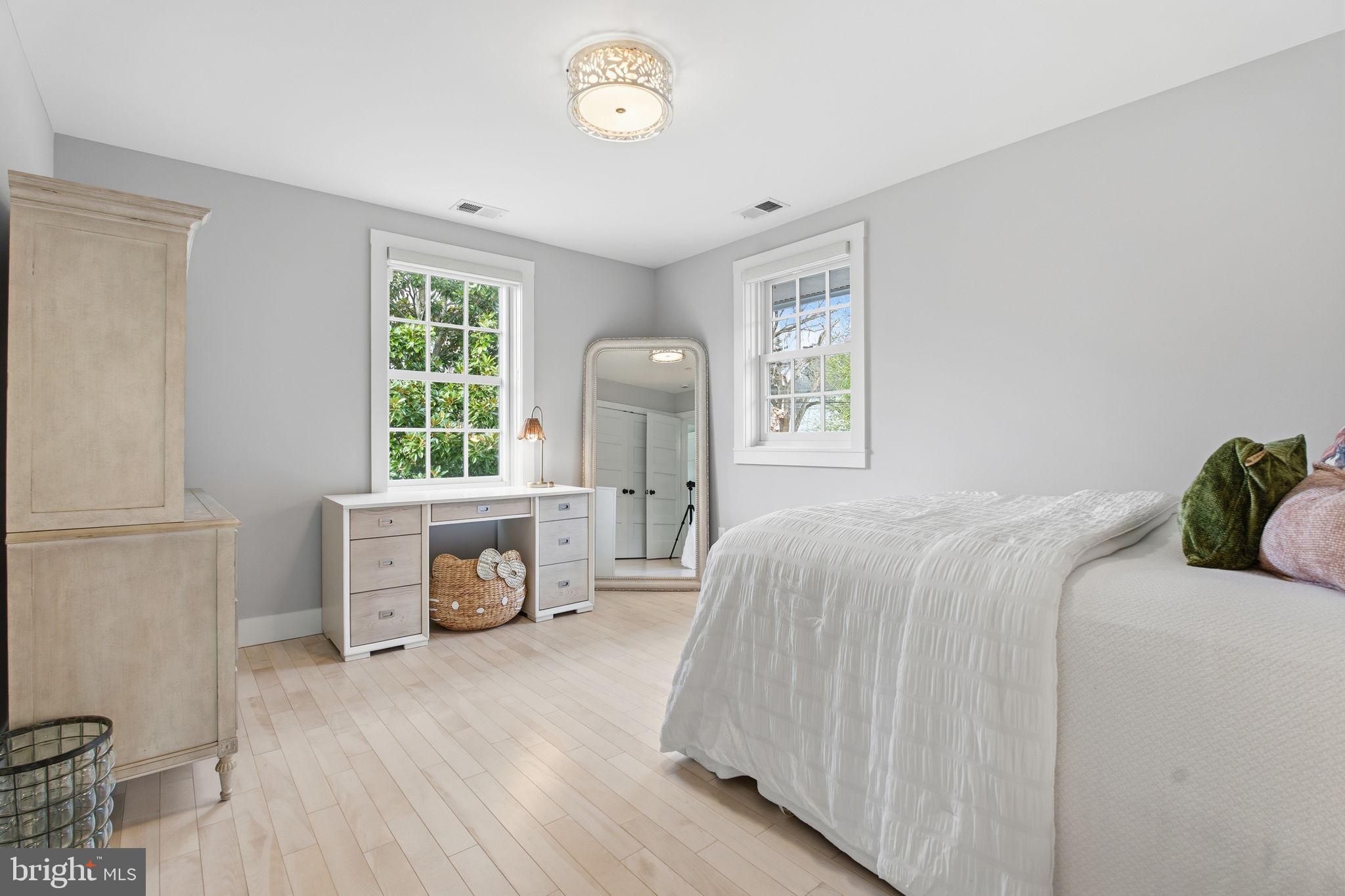 MURRAY HILL - Residential