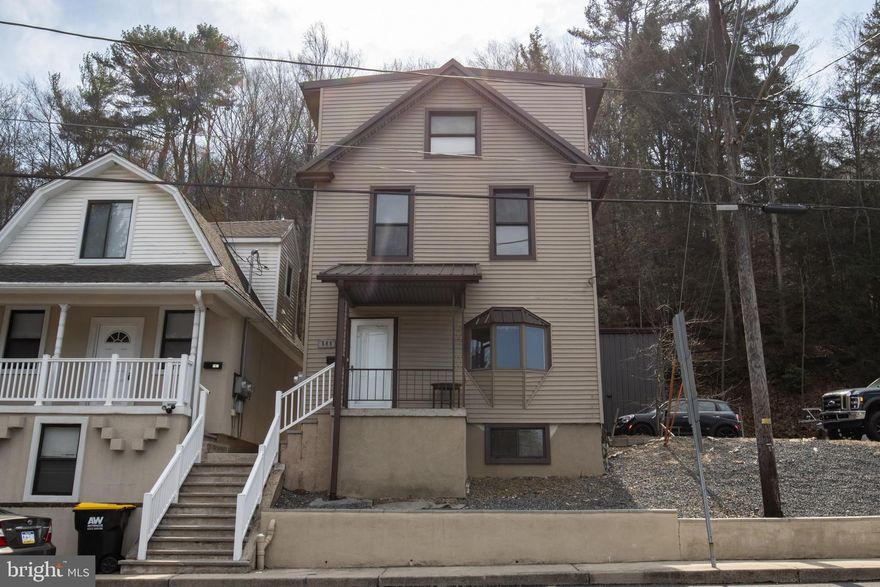 Credit Check Required.  Gorgeous Apartment For Rent in Pottsville, PA.  5 bedrooms, 3 Bathrooms. Impressive renovation. Hardwood floors throughout. Massive 24x36 Heated Garage included w/ oversized 14x24 door. Easy access to Highway 61 & 81 for travel. Less than 3 hours from NYC & Philly.  3 State Parks within 30 miles. No pets or smoking allowed. Tenant pays water, sewer, garbage, snow removal & electric.  Landlord pays heat, grass cutting, gas.  Application, credit check & background check required for all showings. Call for more info.