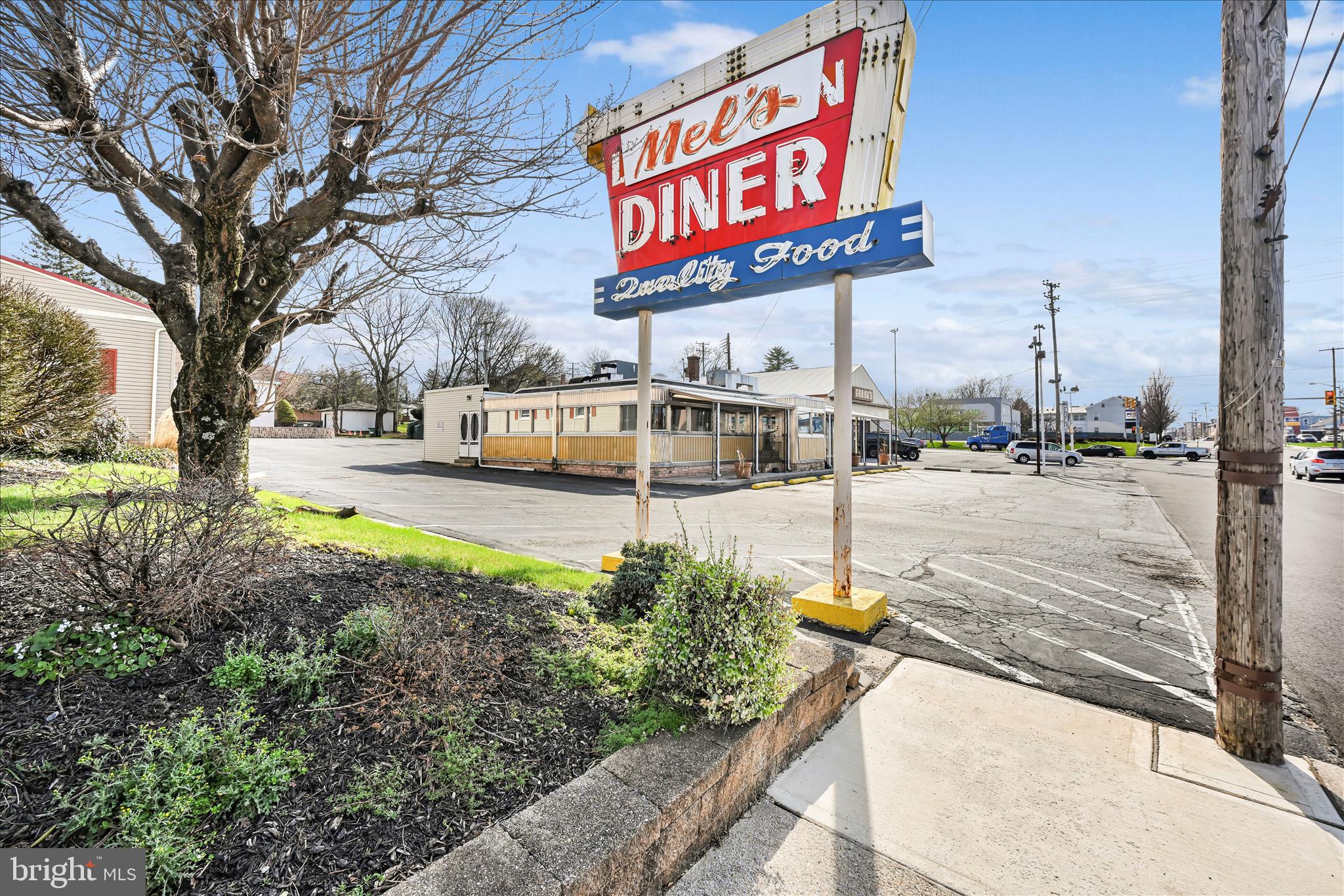 8 E CUMBERLAND STREET