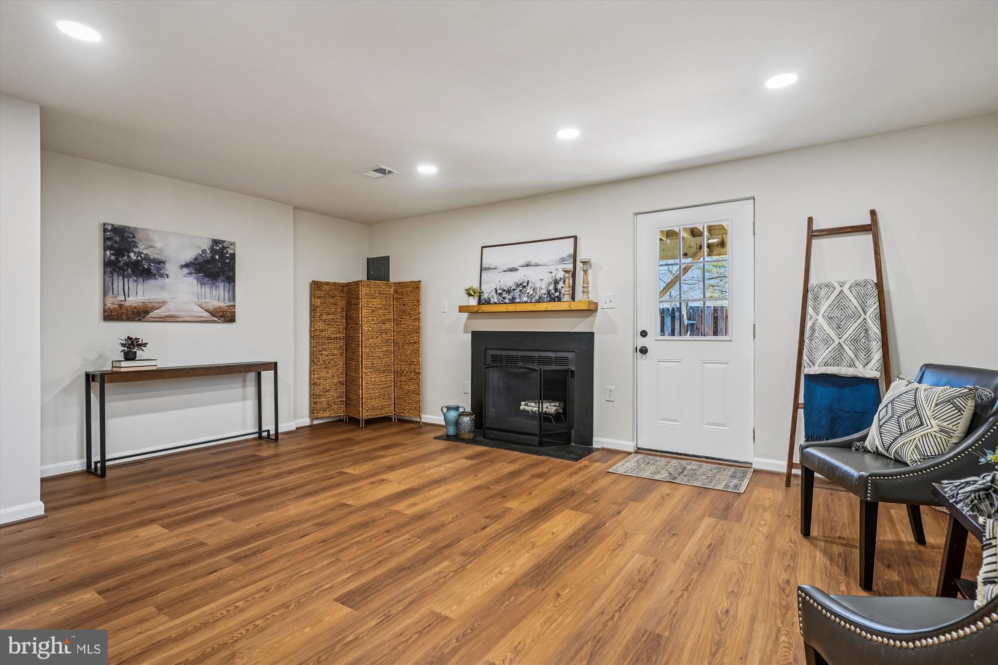 MONTCLAIR ST4 - Residential