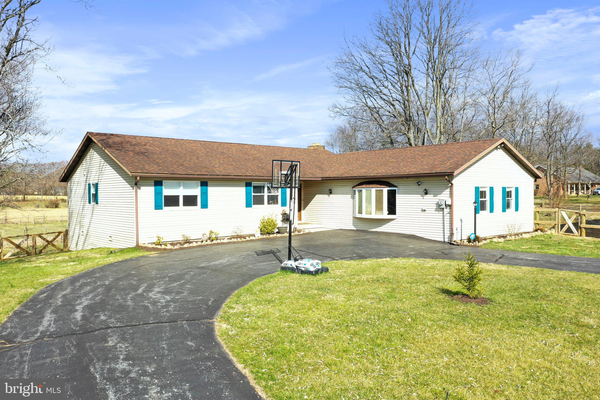 GOLDEN MEADOWS - Residential