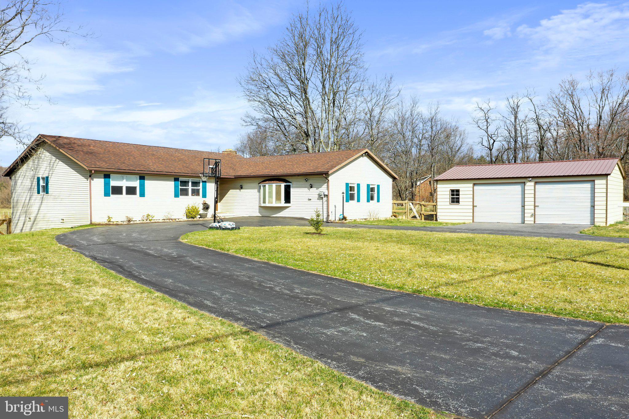 GOLDEN MEADOWS - Residential