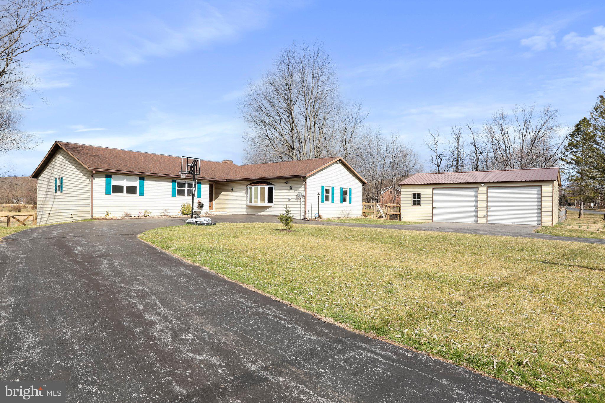 GOLDEN MEADOWS - Residential