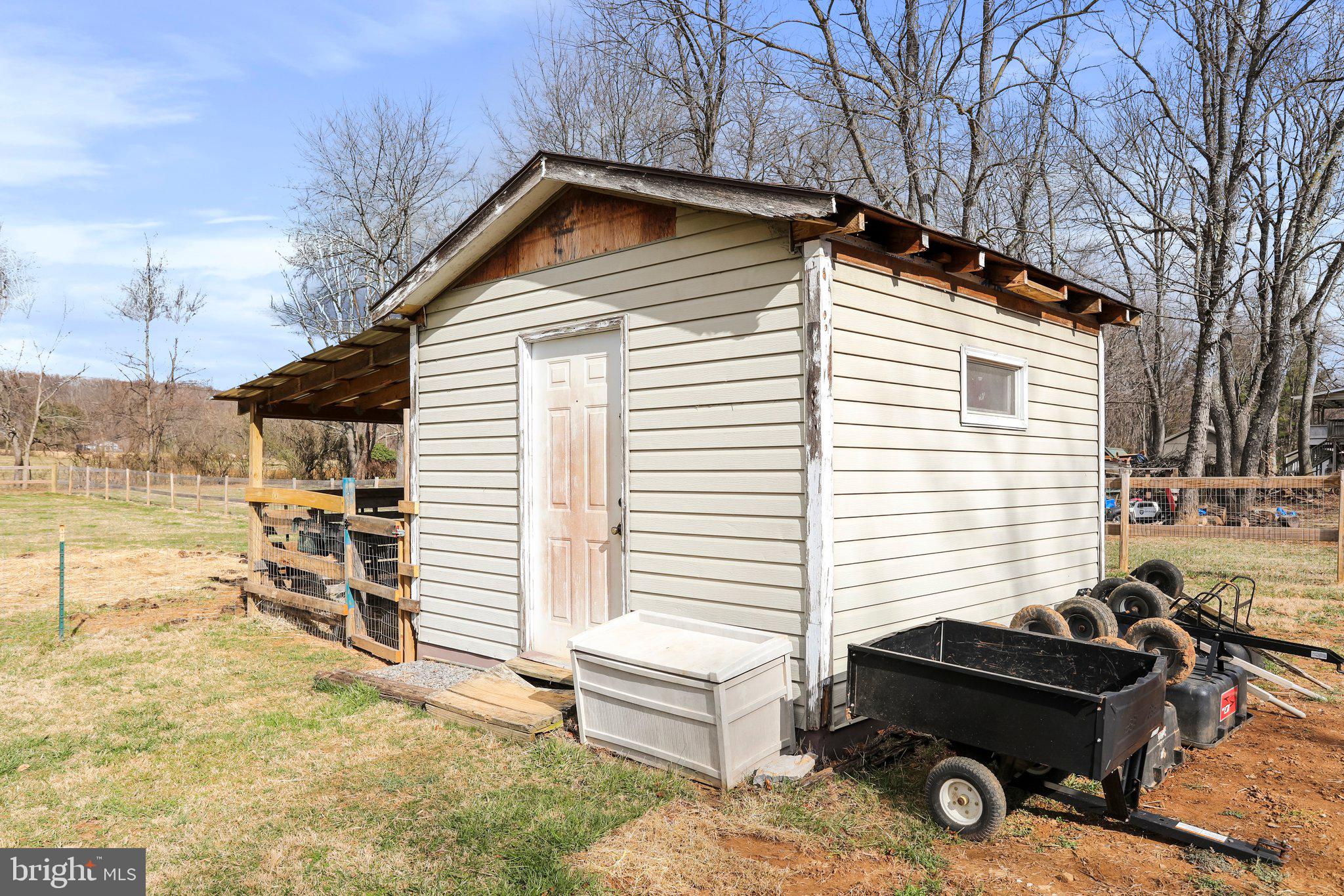 GOLDEN MEADOWS - Residential