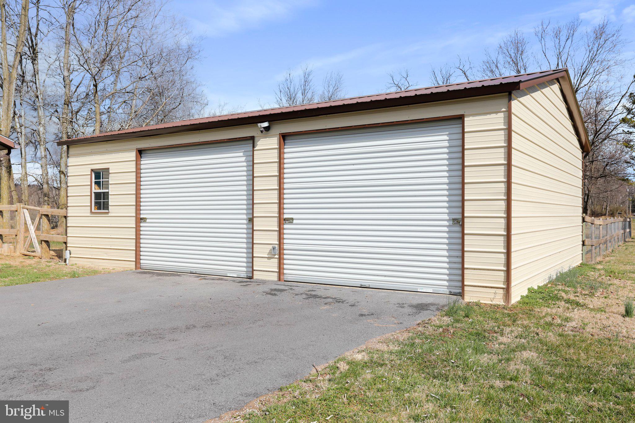 GOLDEN MEADOWS - Residential