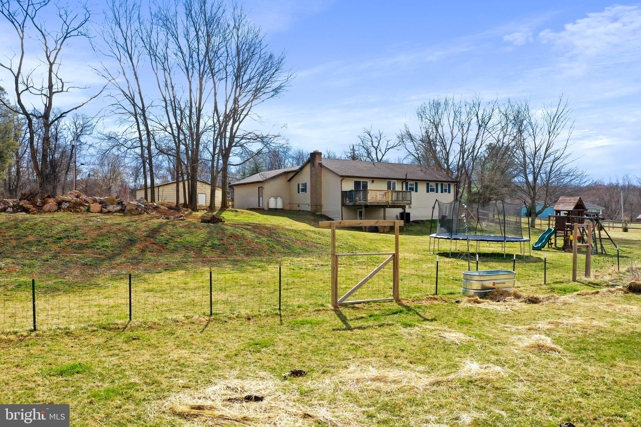 GOLDEN MEADOWS - Residential