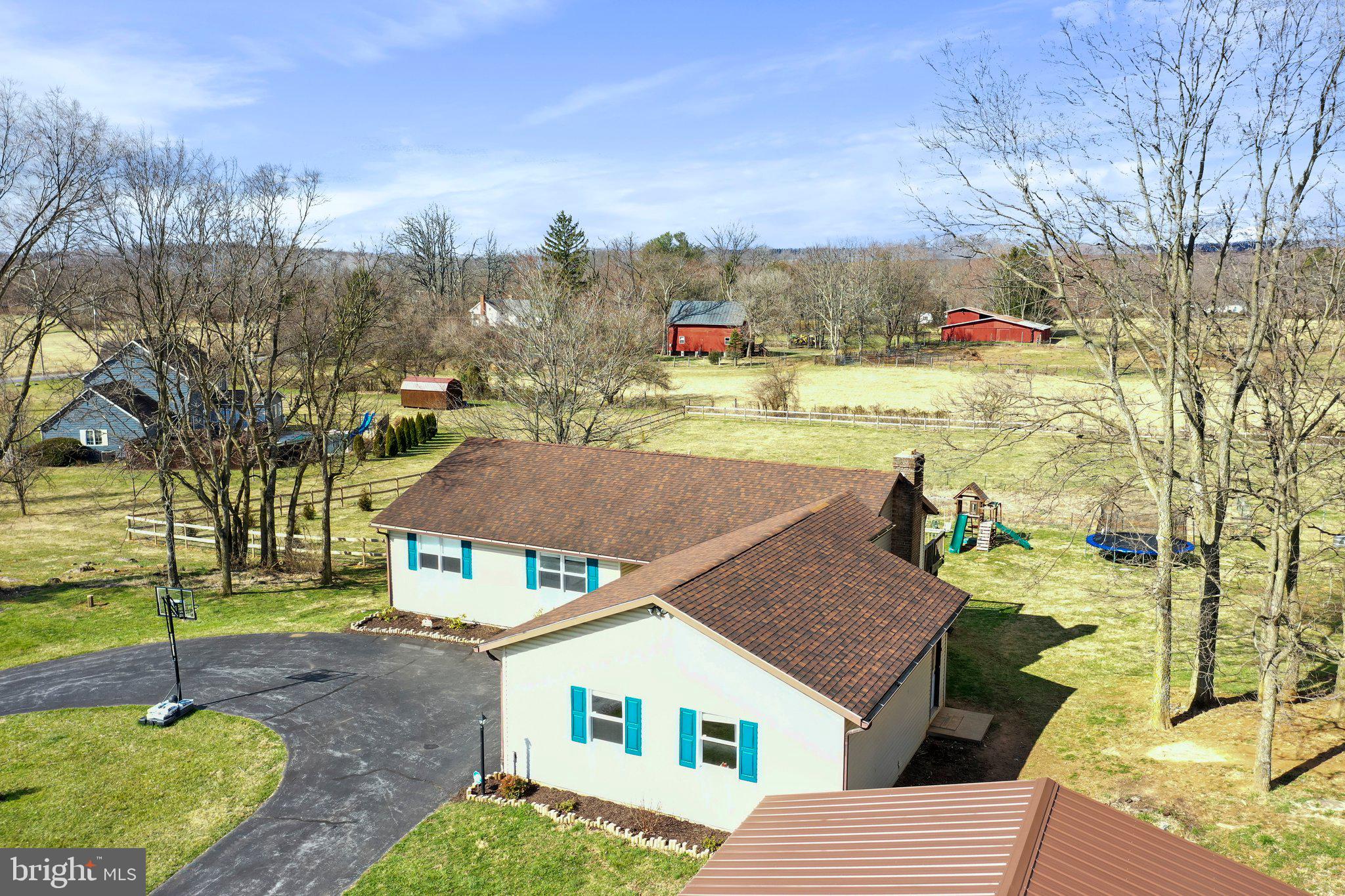 GOLDEN MEADOWS - Residential