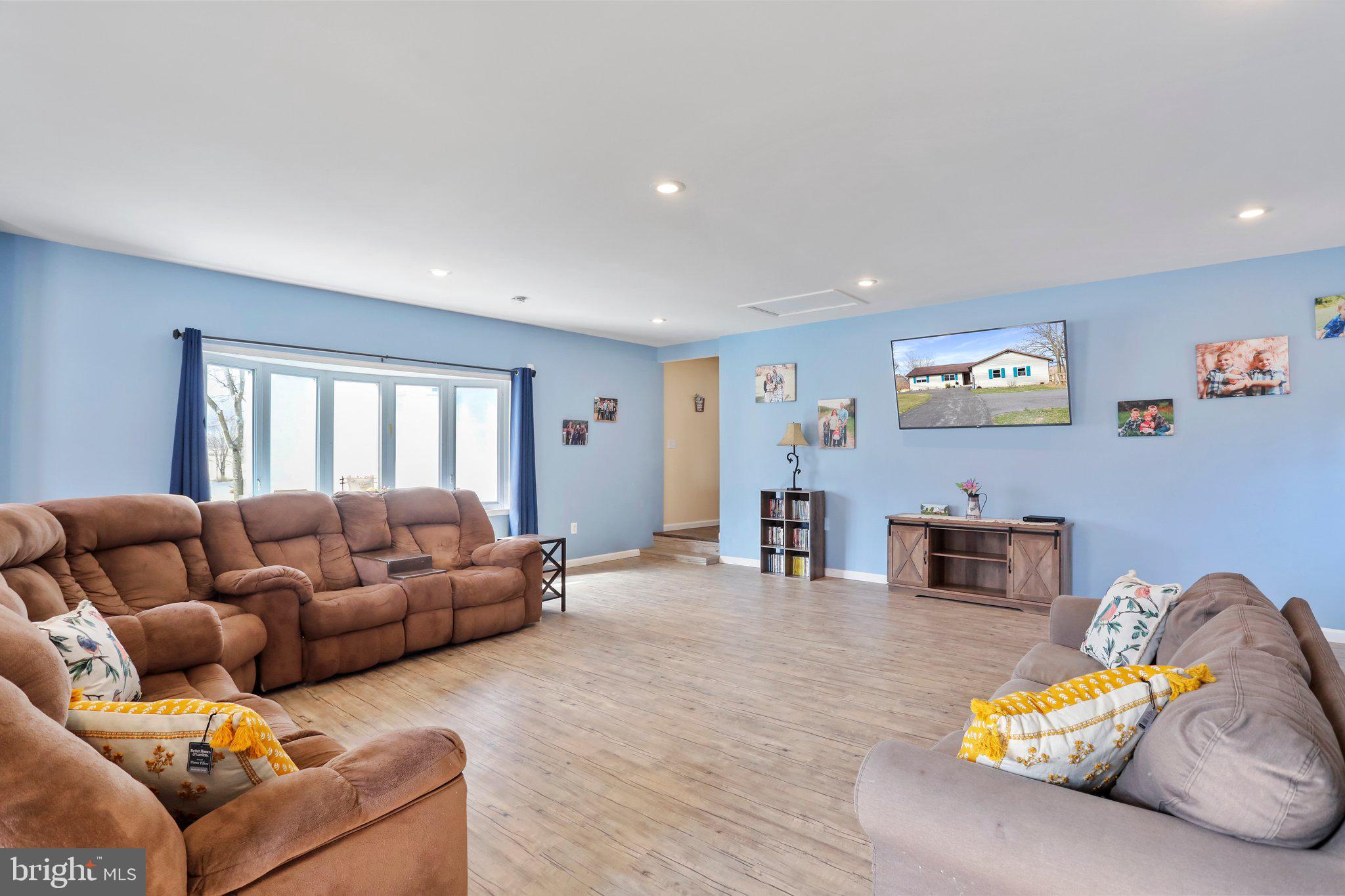 GOLDEN MEADOWS - Residential