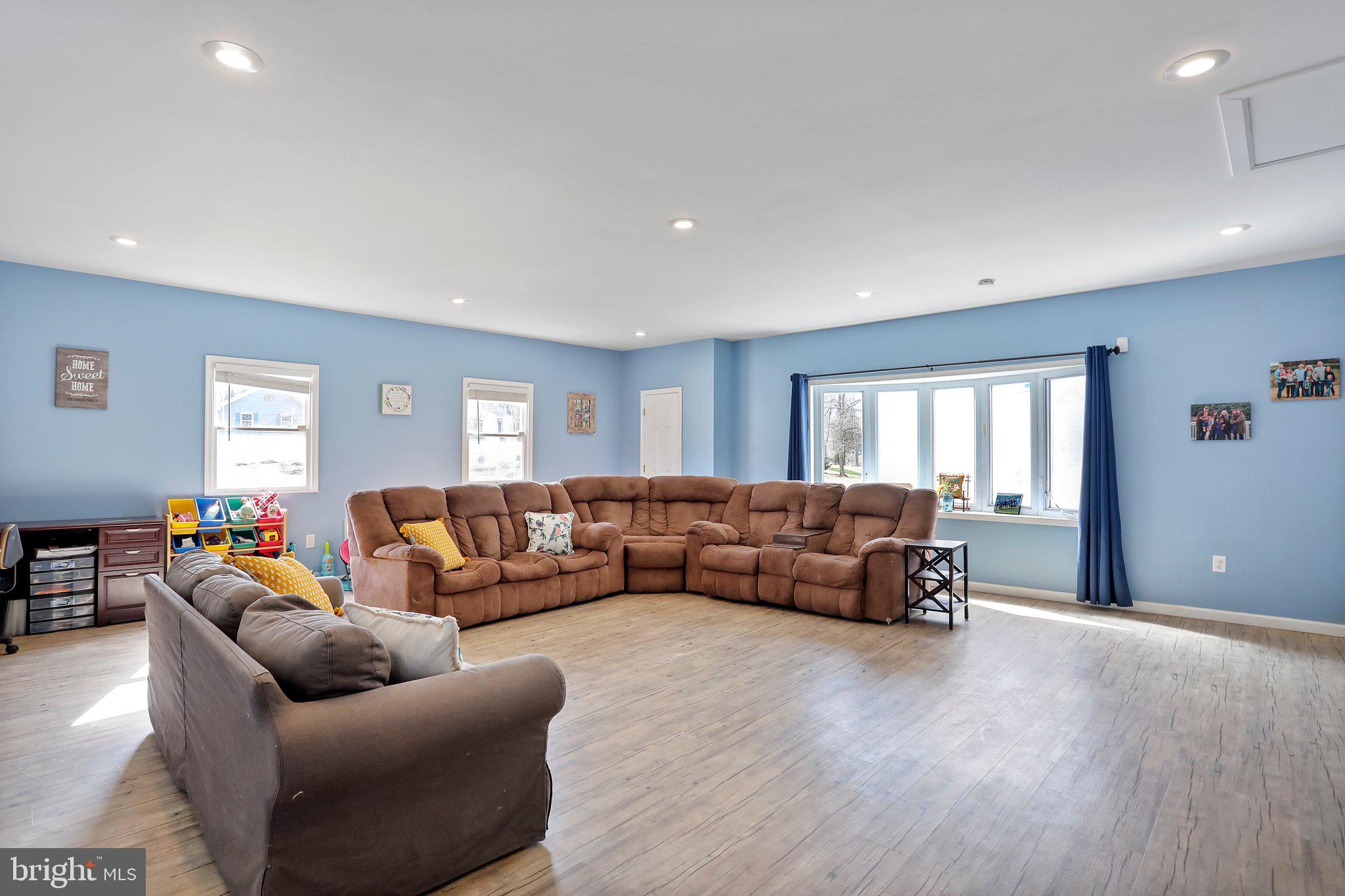 GOLDEN MEADOWS - Residential