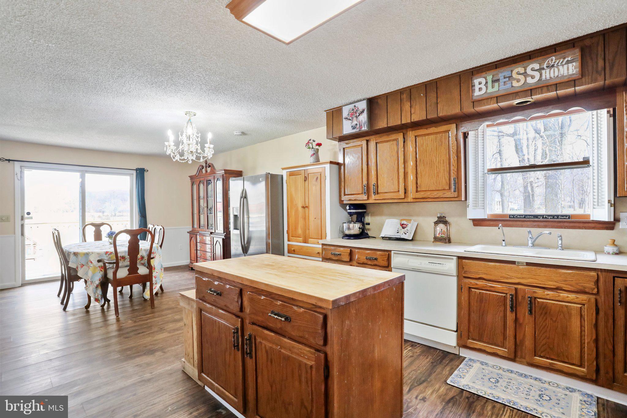 GOLDEN MEADOWS - Residential