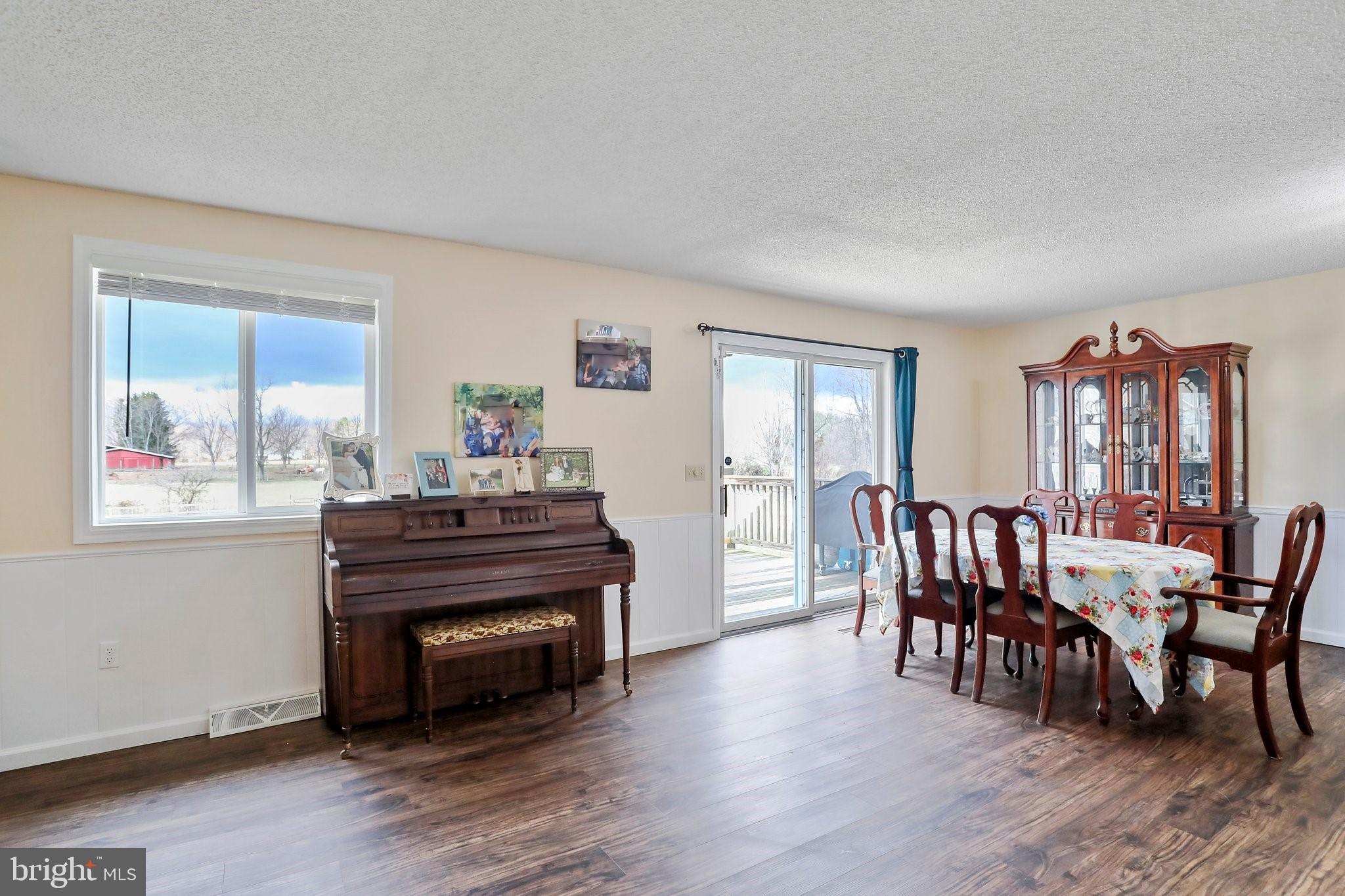 GOLDEN MEADOWS - Residential