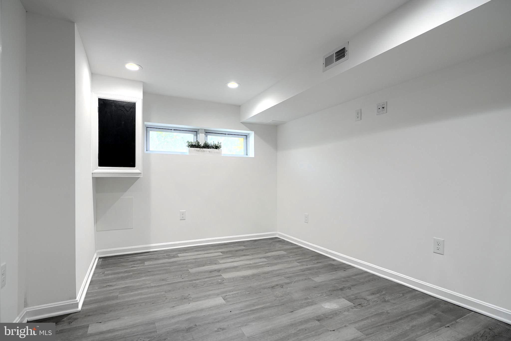 BROADWAY EAST - Residential