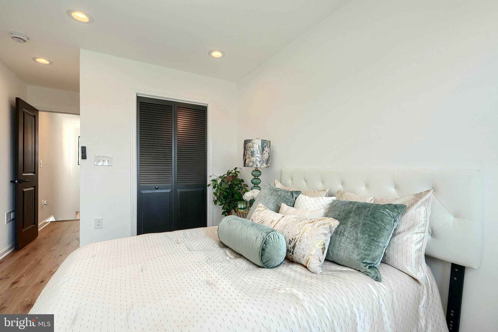 BROADWAY EAST - Residential