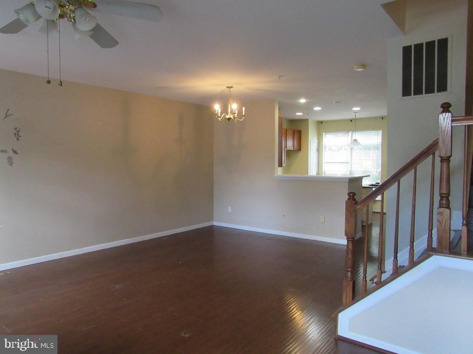 COUNTRY WALK - Residential