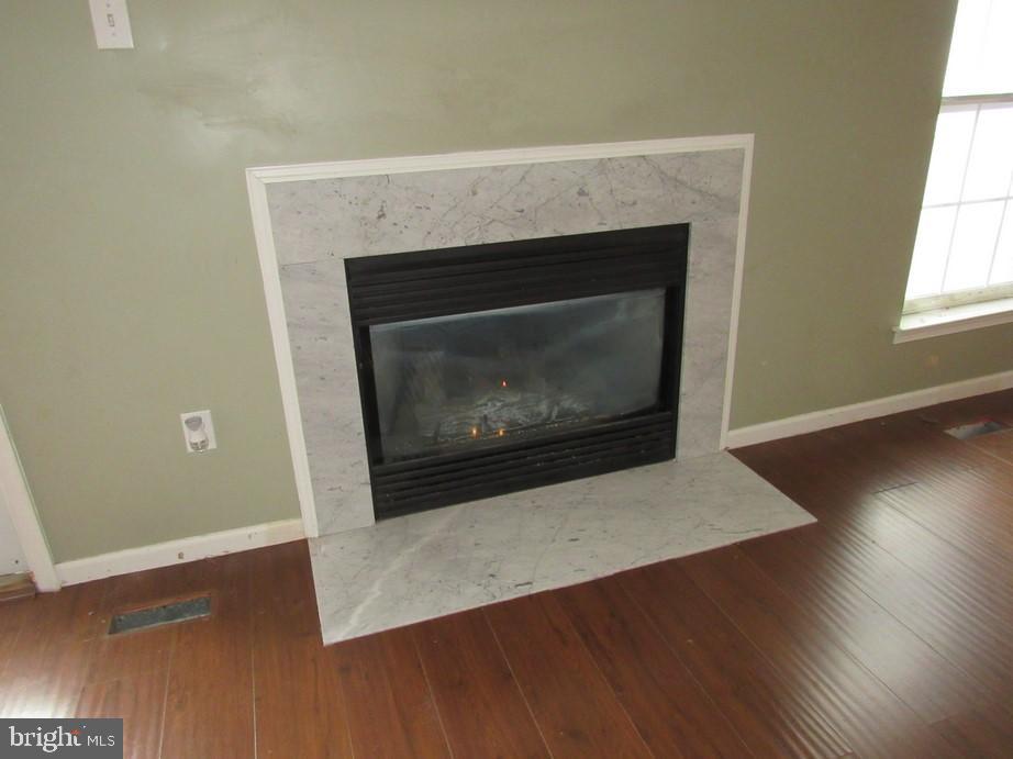 COUNTRY WALK - Residential