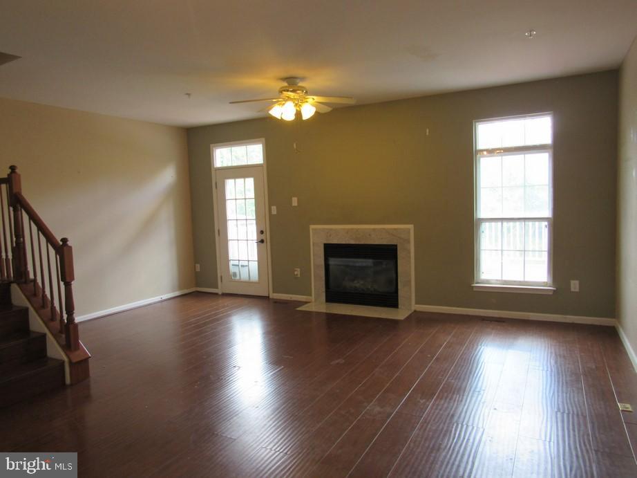 COUNTRY WALK - Residential